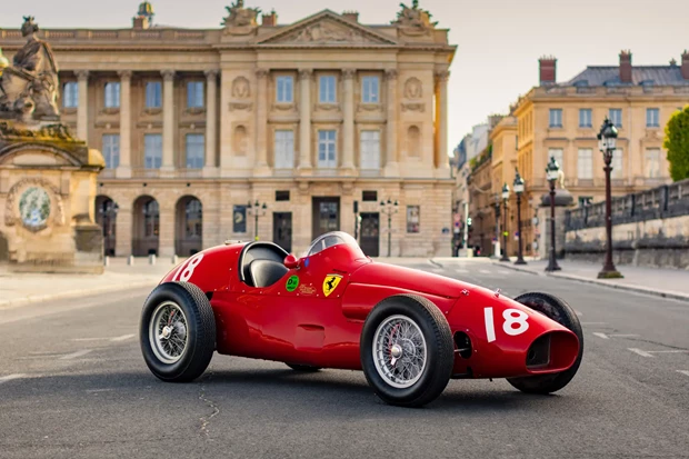 La 1954 Ferrari 625 F1 iconique par son histoire belge aux enchères chez RM Sotheby's