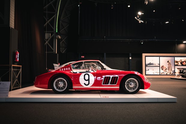 100 jaar Mazda en 125 jaar Skoda, in beeld gebracht door Arthur Bouchez