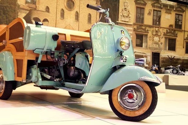 Vespa fête les 75 ans de la marque à Autoworld