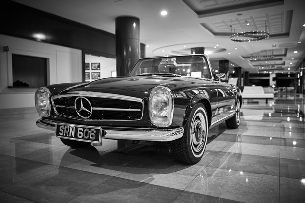 La Mercedes-Benz SL électrifiée fait ses débuts mondiaux au Fairmont Monte Carlo au Monaco Yacht Show