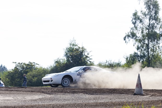 Peugeot Driving Academy - Cours de conduite spécial voiture ancienne!