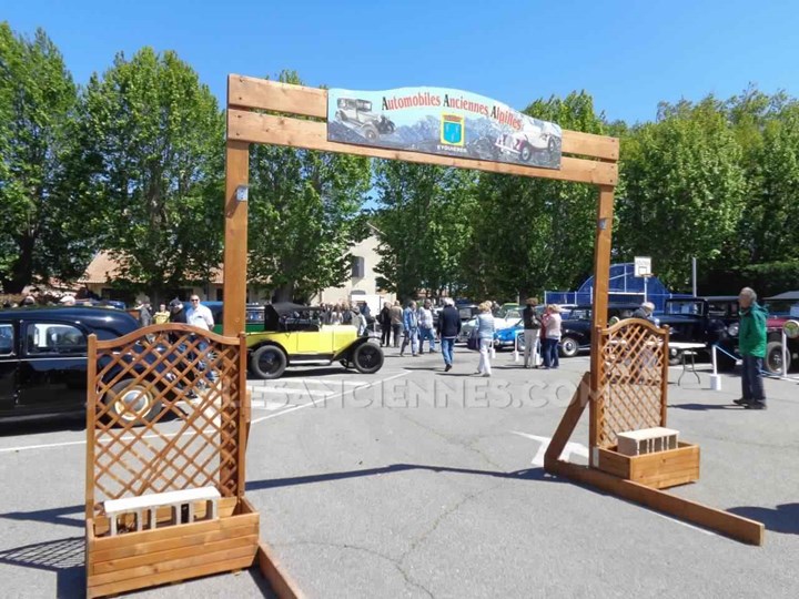 Vintage Cars Café