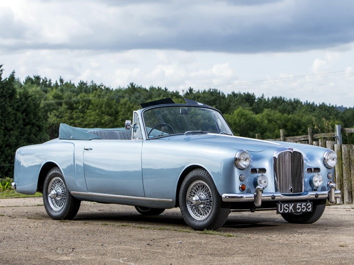 Alvis : de l’automobile de luxe au matériel militaire