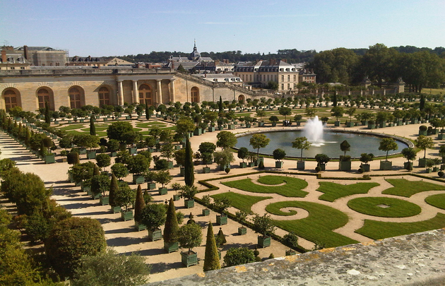 Chevreuse Valley Gateway and Versailles Castle Gardens private tour