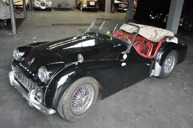 A LOUER - TE HUUR - TRIUMPH TR3